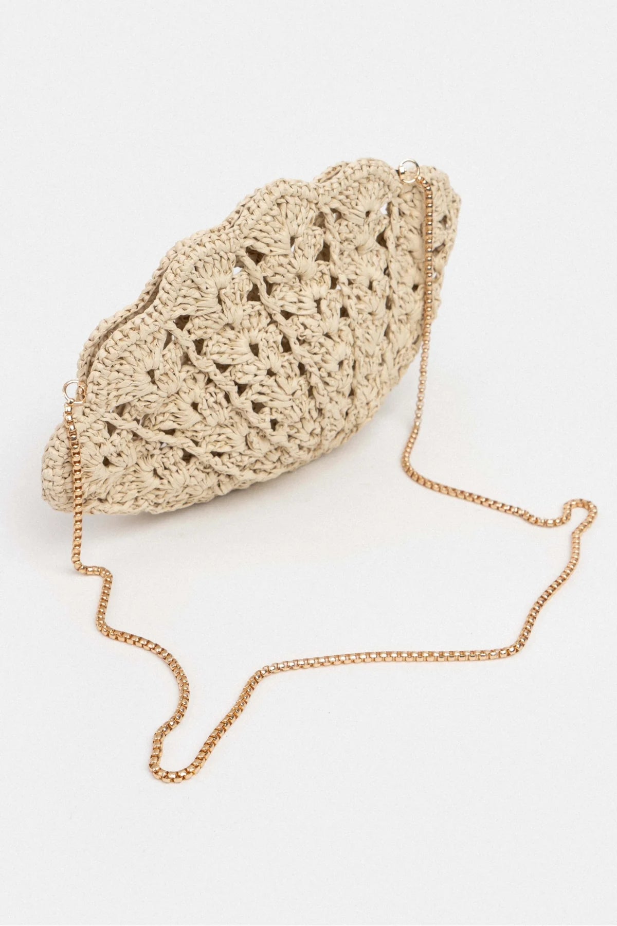 Shell-Shaped Woven Bag with Chain Strap – Beige