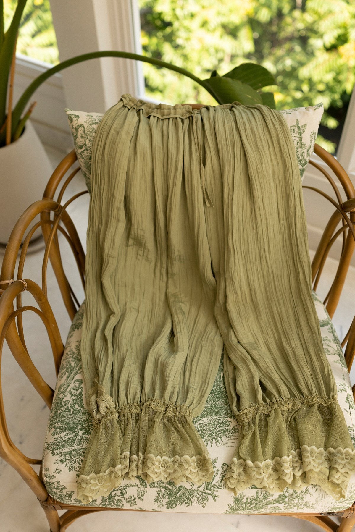 The Siena Lace Pants Pistachio