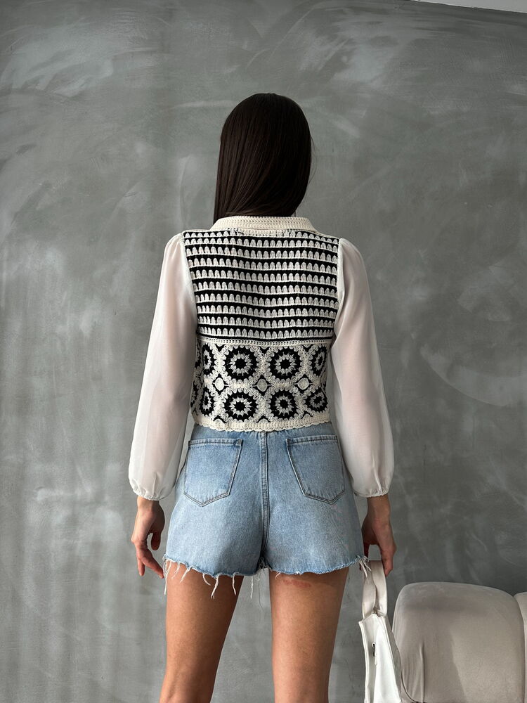 Black Flower Pattern Buttoned Short Cardigan