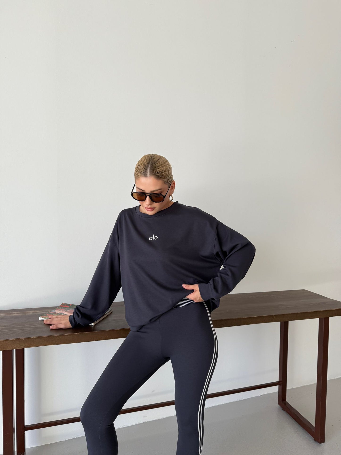 Off-Duty Luxe Crew Set with Headband Anthracite