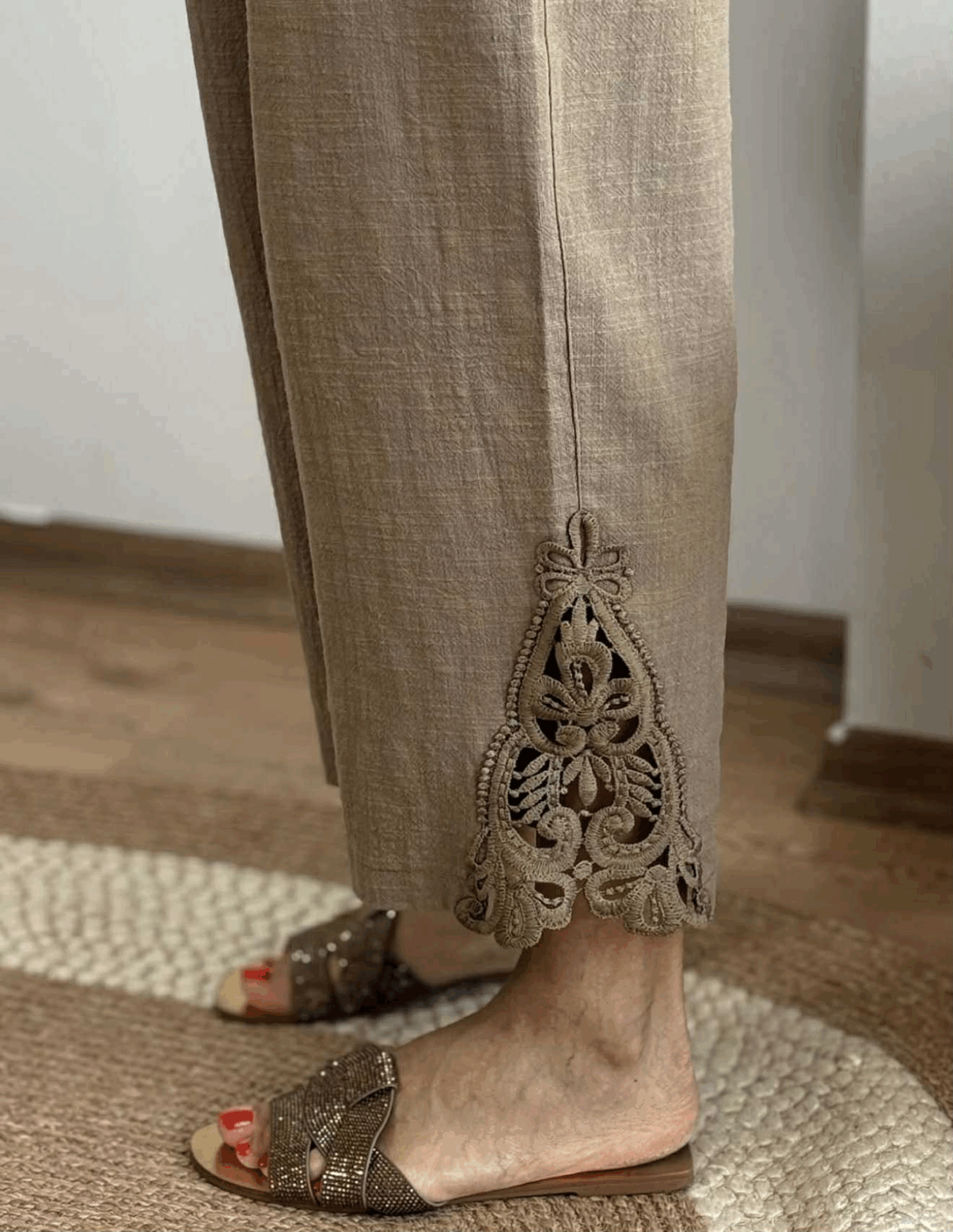 Linen-Style Lace Trim Co-Ord Set – Sleeveless Tie Blouse & Elastic Pants Brown