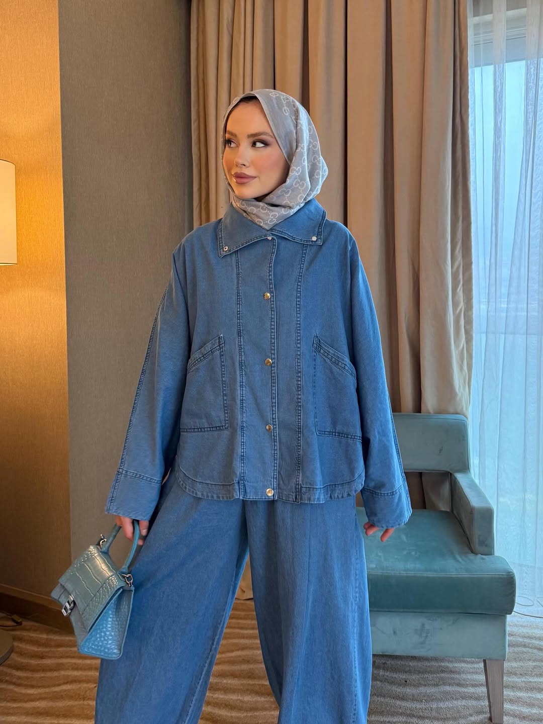 The Denim Ease Set Light Denim