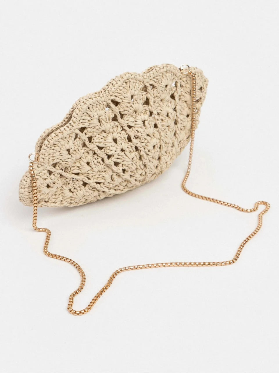 Shell-Shaped Woven Bag with Chain Strap – Beige