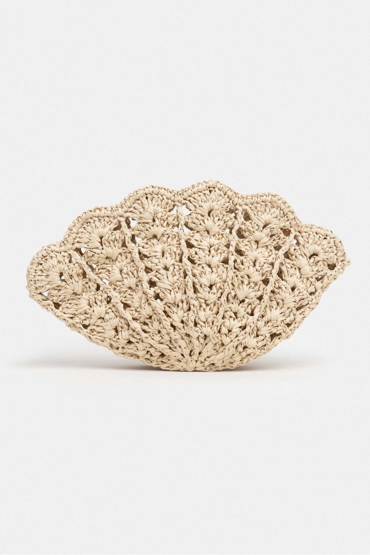Shell-Shaped Woven Bag with Chain Strap – Beige