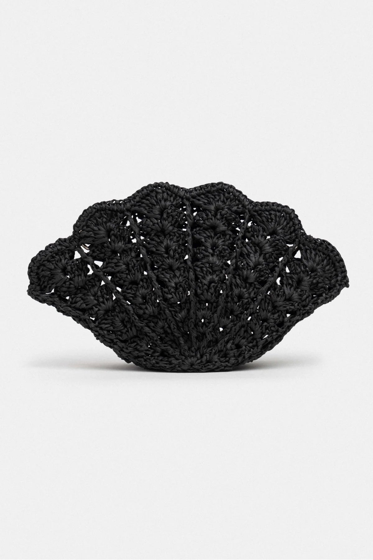 Shell-Shaped Woven Bag with Chain Strap – Black