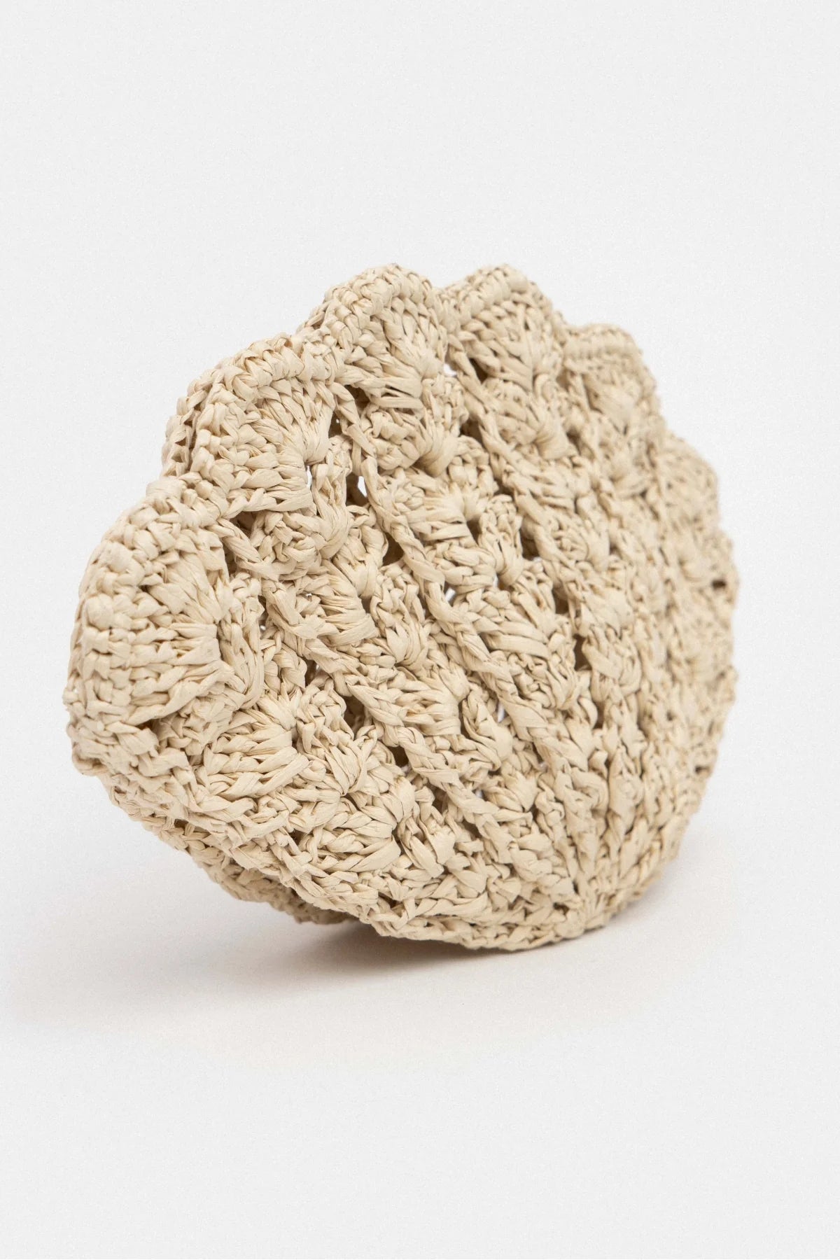 Shell-Shaped Woven Bag with Chain Strap – Beige