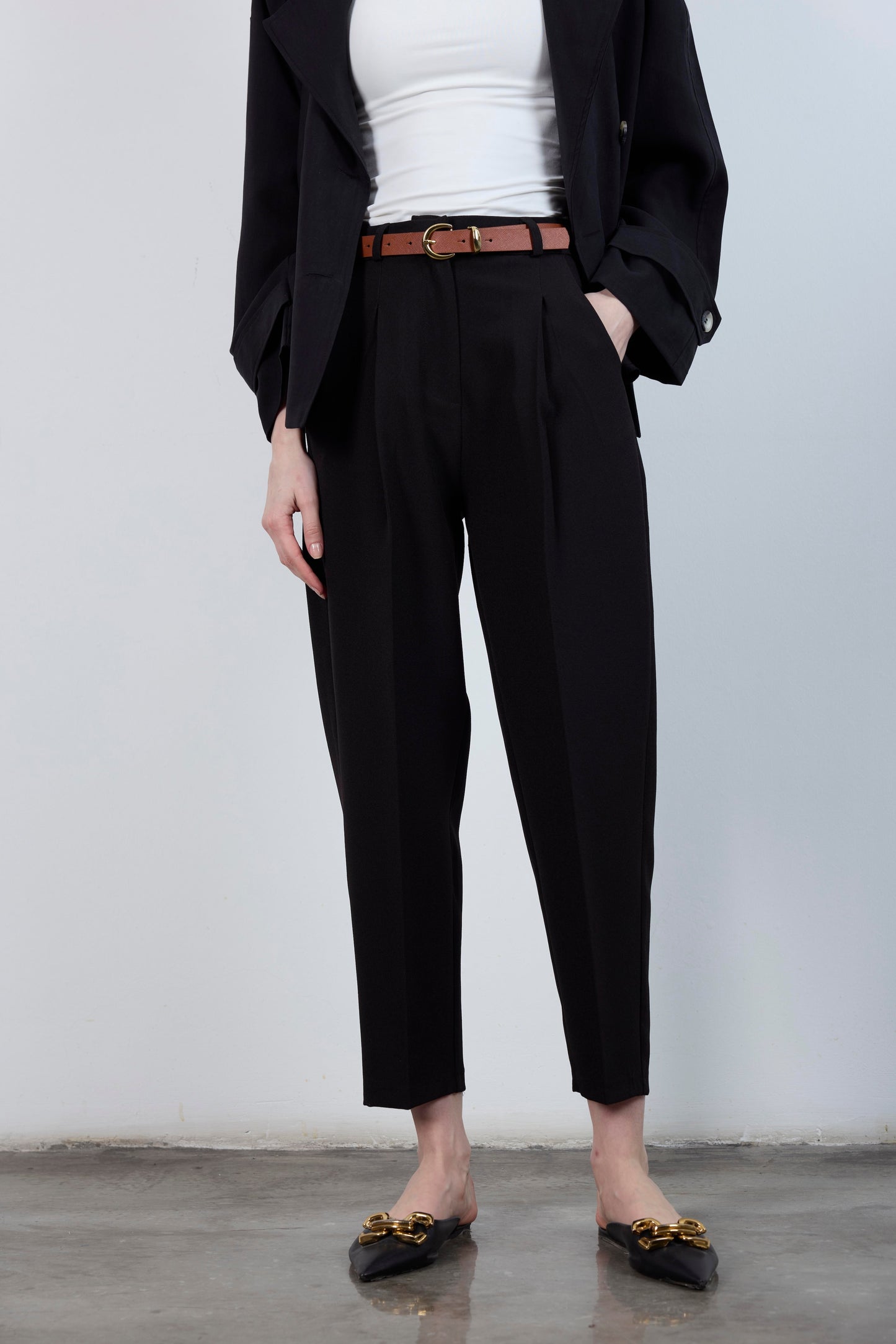 High-Waisted Belted Carrot Pants Black