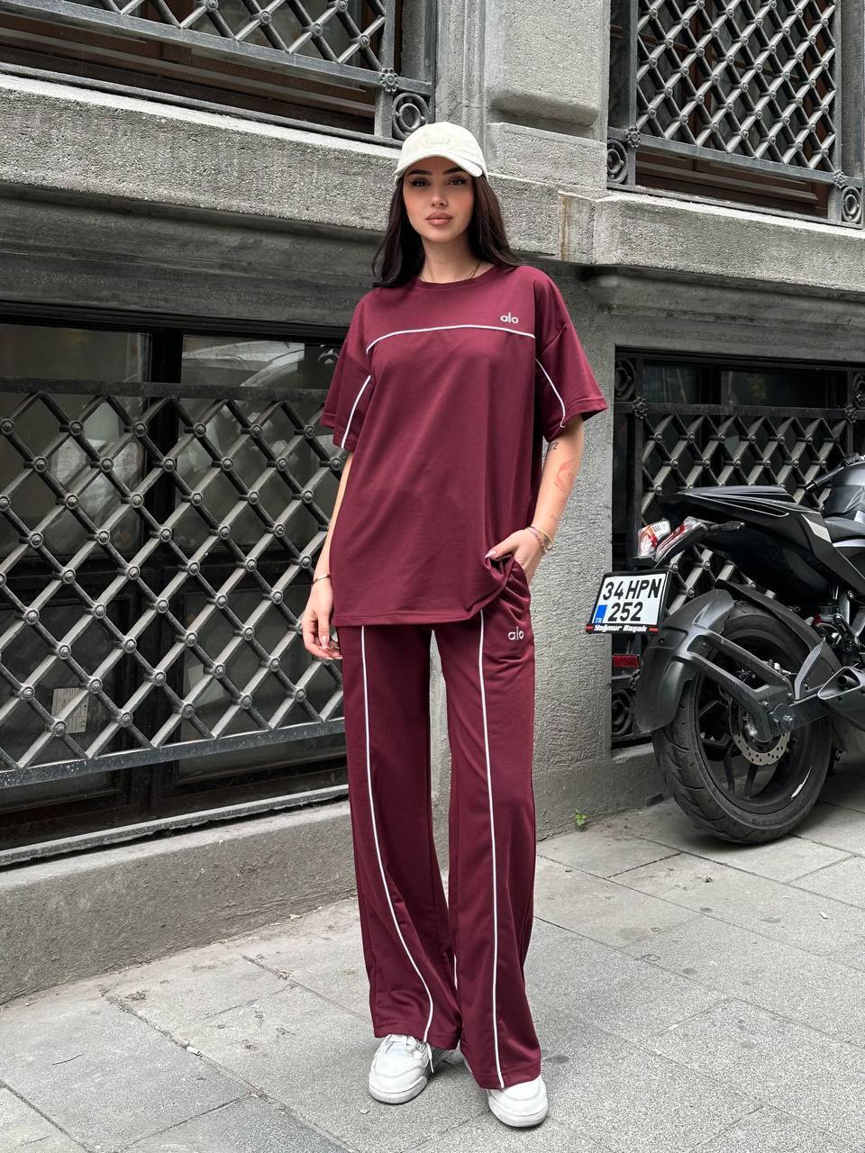 Burdundry Edge Comfort Set