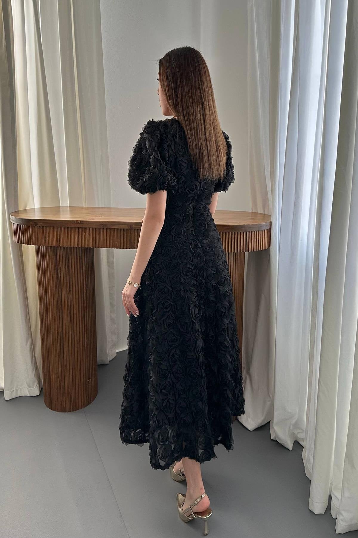 The Roselle Bloom Midi Dress Black